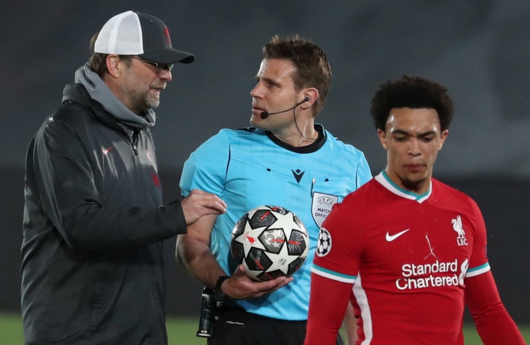 U22国足在阿联酋备战U23亚洲杯，王钰栋晒多张与队友的合照（U22国足阿联酋集训冲刺U23亚洲杯，王钰栋分享多张队友合影）