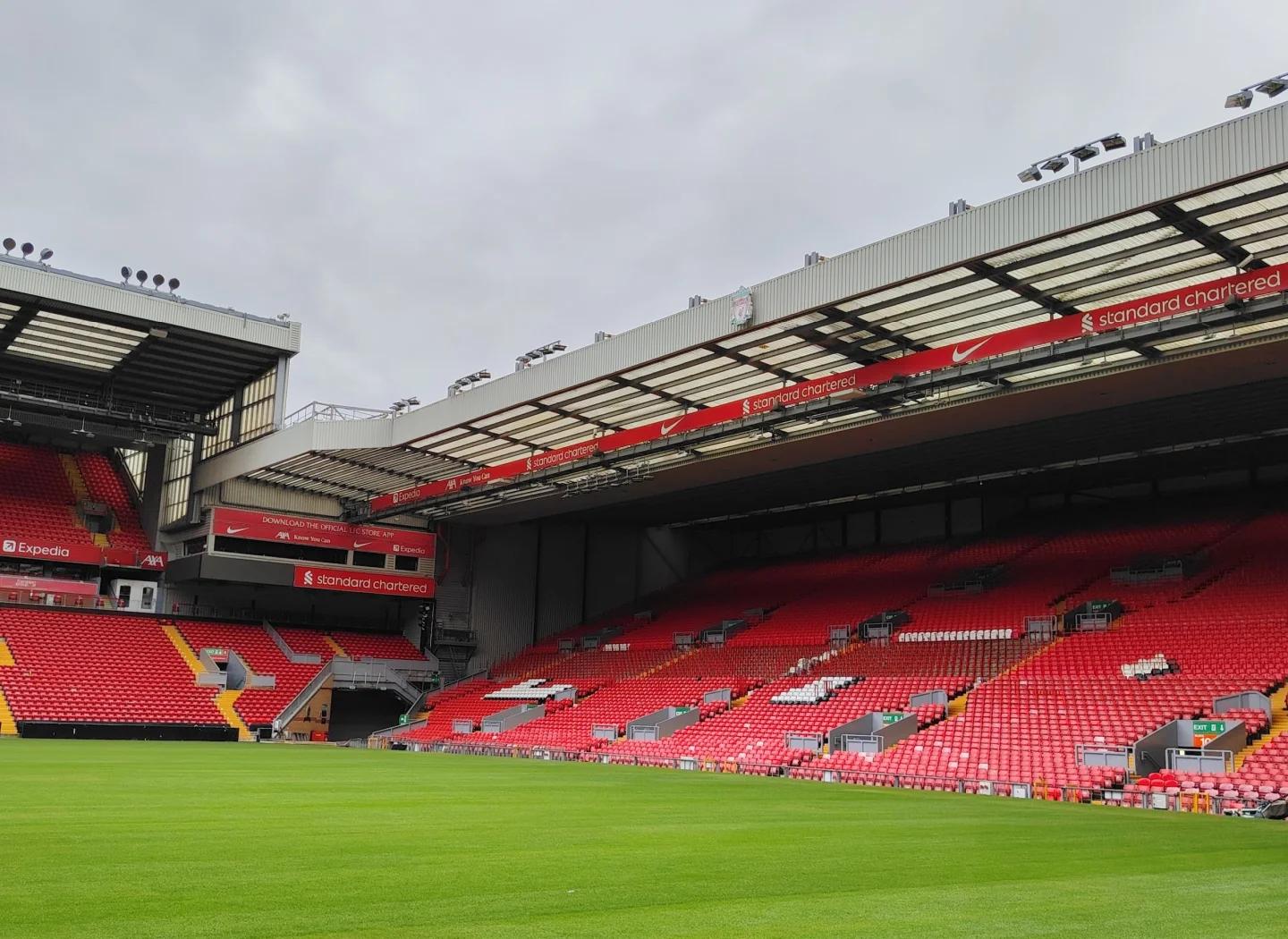 姆巴佩双响+库尔图瓦神扑！皇马客场群星闪耀，多名主力带伤出战（姆巴佩梅开二度，库尔图瓦高接低挡！皇马客场群星发光，多名主力带伤登场）