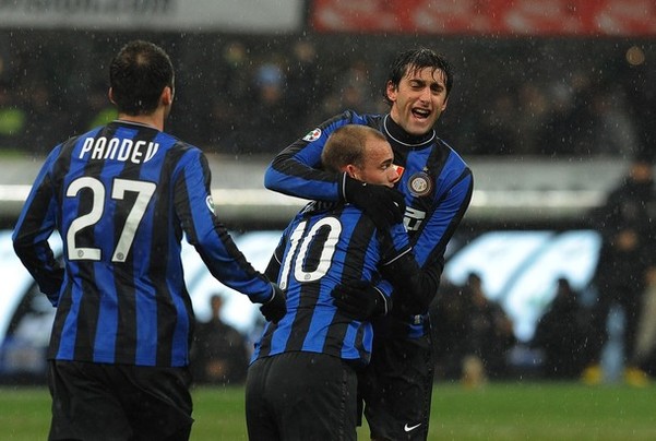 中外球员对待球迷的态度差距真大！（中外球员对球迷态度差异明显）