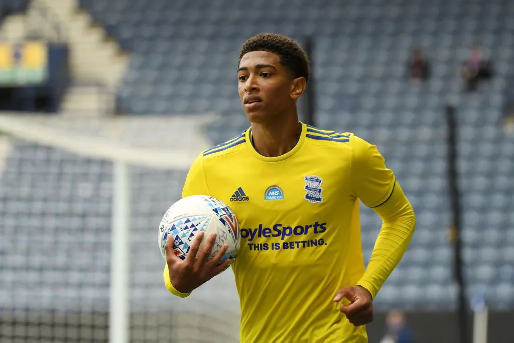 科里纳：既然具备核查条件，为何不能在角球判罚引入VAR？（科里纳质问：既然核查条件已具备，角球判罚为何不启用VAR？）