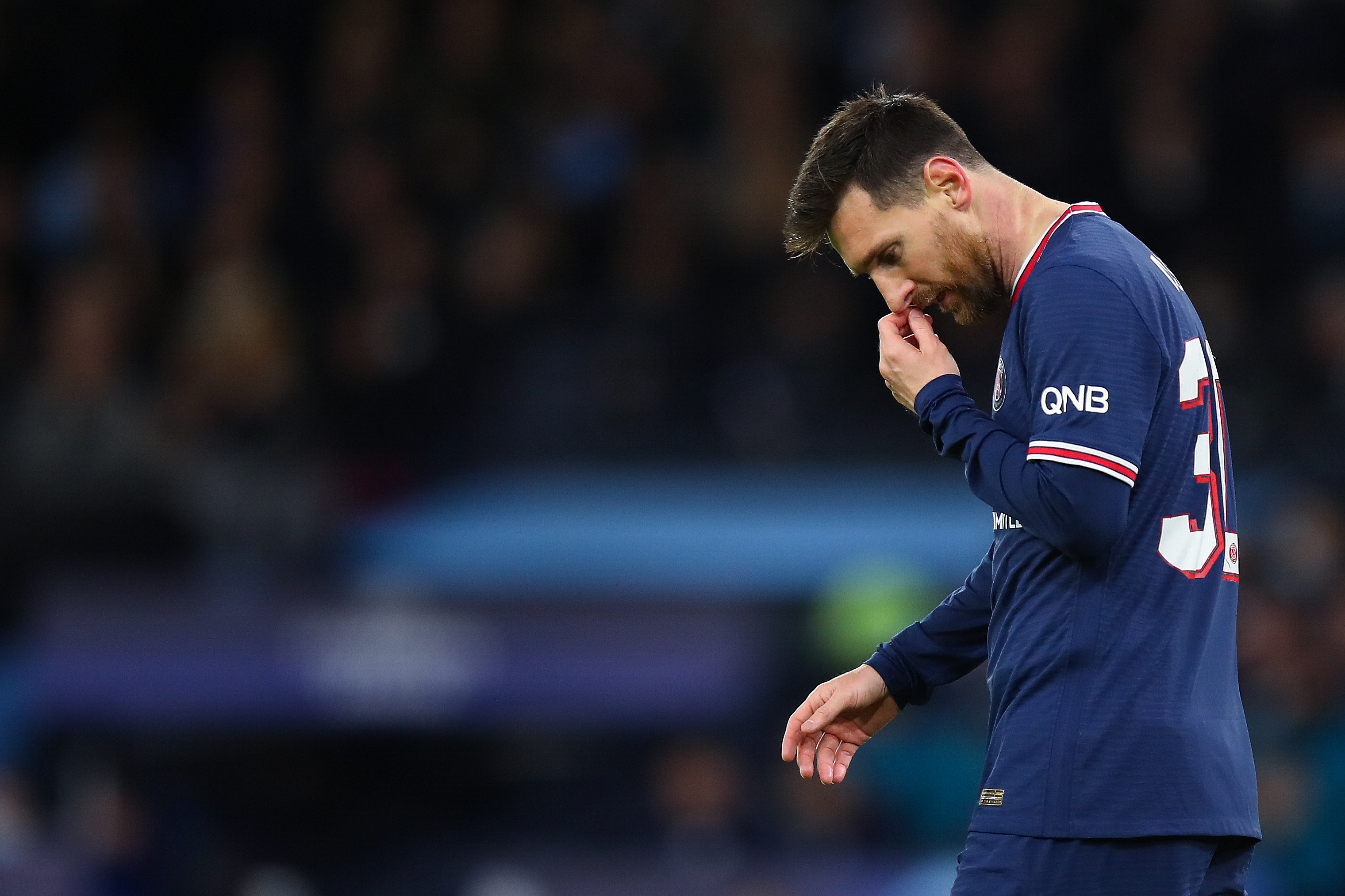 曼城联赛排名升至第二，距榜首阿森纳仅2分（曼城升至联赛第二，距领头羊阿森纳仅差2分）