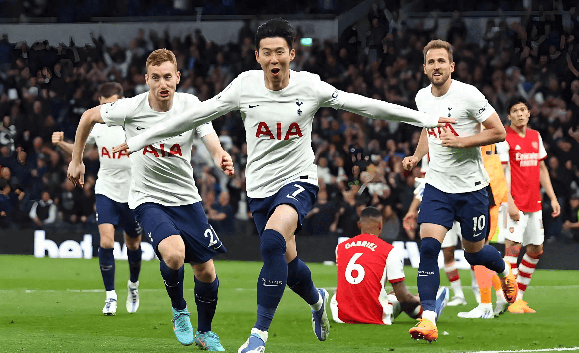 哈登率快船在常规赛中单挑魔术，连续4场得分超28分，但球队仍落后较大。