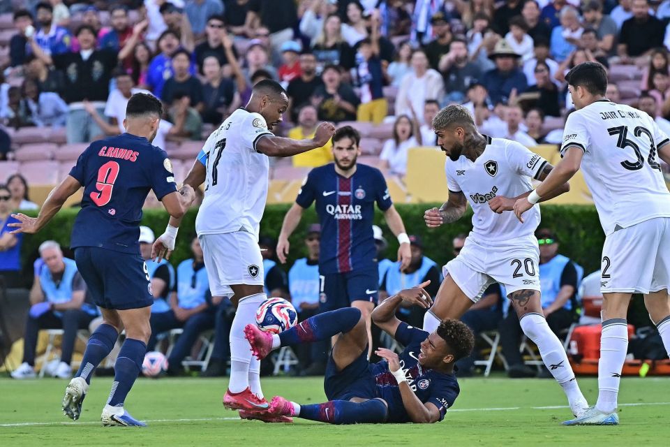 37岁库里太疯狂！刷新NBA过去79年三分纪录，勇士却吞三连败（37岁库里狂刷纪录：改写NBA79年三分历史，勇士却陷三连败）