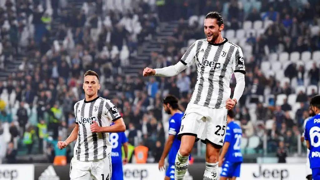 西甲榜首之争白热化（西甲榜首之争愈演愈烈）