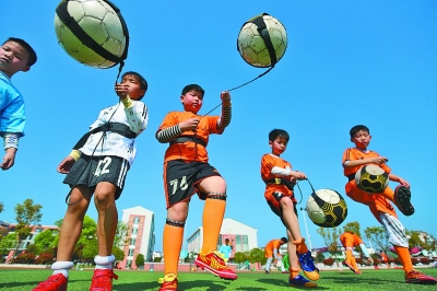 体坛：多家中超球队有意全北队长朴镇燮，浙江队目前最接近（体坛：全北队长朴镇燮获多家中超球队青睐，浙江队领跑争夺）