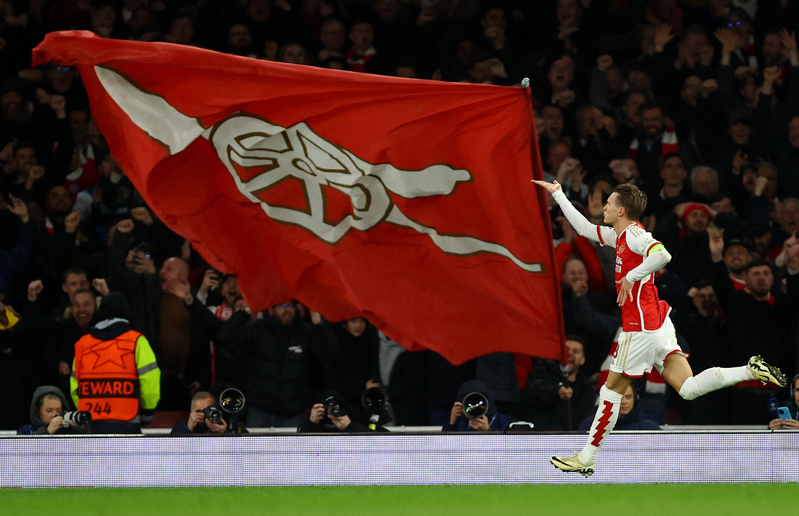 西甲前瞻：西班牙人表现惊艳但杯赛出局，巴列卡诺联赛三连平（西甲前瞻：西班牙人联赛状态出色却杯赛止步，巴列卡诺联赛三轮连平）