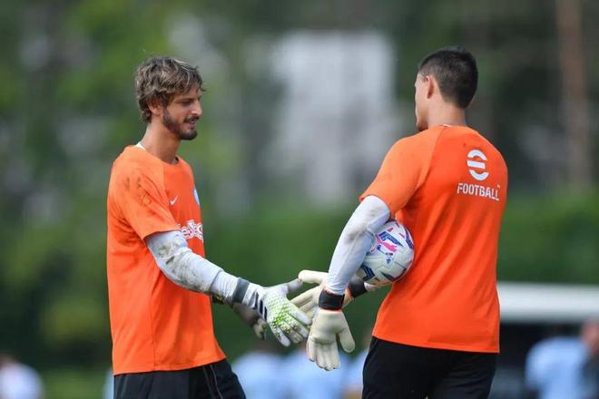 足球中超球队前锋脚踝受伤，赛季恐报销（中超队前锋脚踝重伤，本赛季恐提前报销）