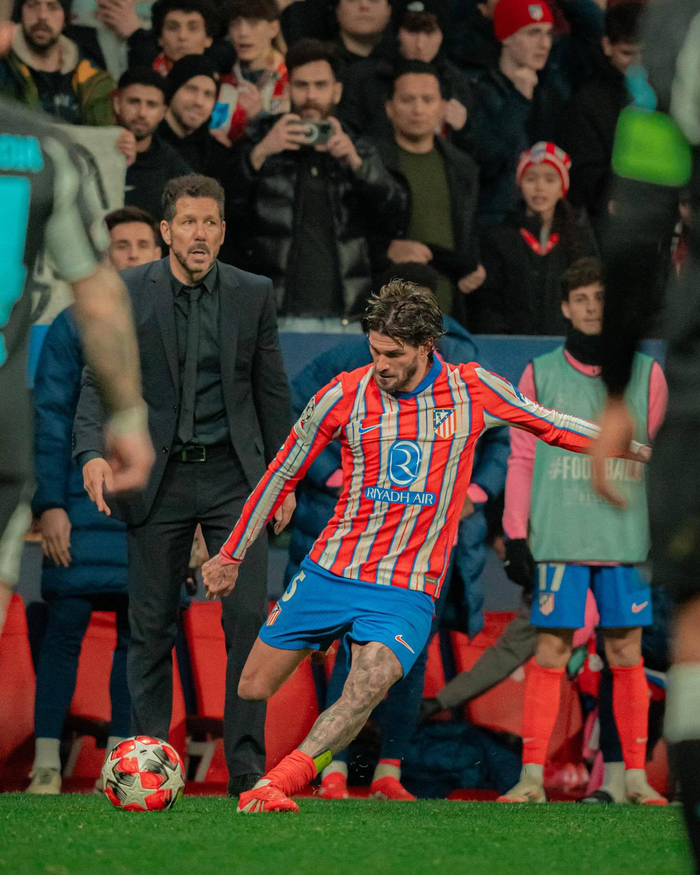 奥莱报：迪马利亚壁画遭到涂污，青训教练指责罗萨里奥球迷（奥莱报：迪马利亚壁画被涂鸦，青训教练怒批罗萨里奥球迷）