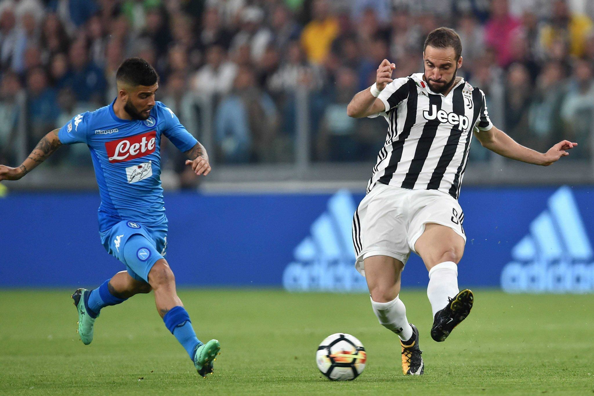 VAR 判罚引发争议（VAR判罚掀起风波）