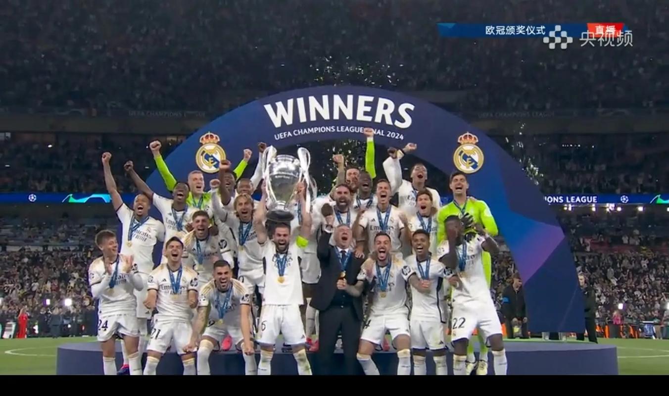 历年中超金靴：武磊34球傲视群雄，法比奥28球独享本赛季金靴（中超金靴回顾：武磊34球领跑历史，法比奥28球加冕本季金靴）