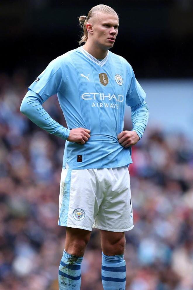 王曼昱3-0横扫李恩惠，发挥稳定，技术多样，孙颖莎等队友观战学习。（王曼昱3-0完胜李恩惠，状态稳健技法多变，孙颖莎等队友场边观摩学习）